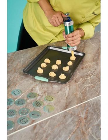 Aparat pentru biscuiti/fursercuri 21 cm simona pope inlcude: 20 forme Heinner - 1