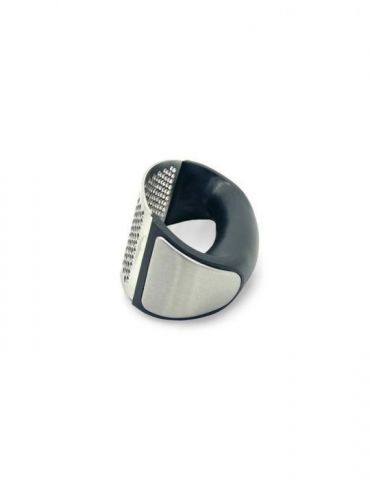 Curved garlic press 11 x 5 x 7 cm
material: Vanora - 1