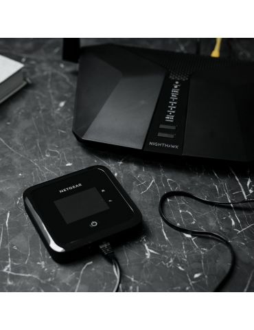 NETGEAR Nighthawk M5 5G WiFi 6 Mobile Router (MR5200) Router rețea celulară Netgear - 7