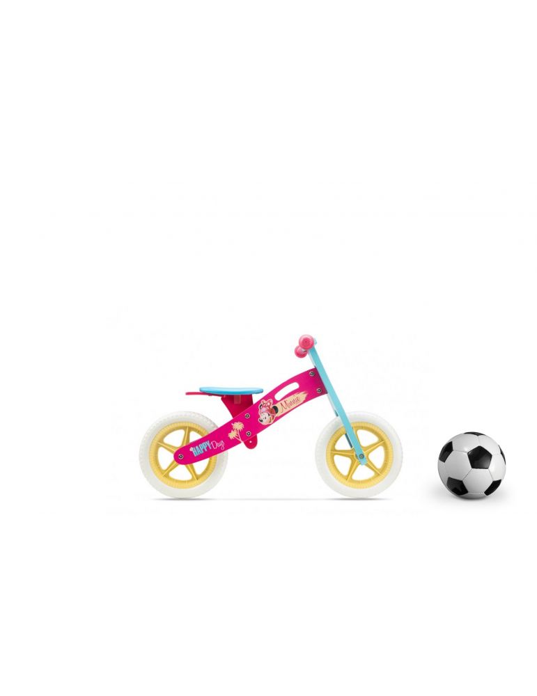pe terenul de joaca sunt 18 copii Bicicletele fara pedale pentru copii sunt construite pe principiul