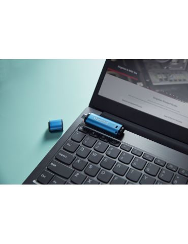 Kingston Technology IronKey Vault Privacy 50 memorii flash USB 256 Giga Bites USB tip-C 3.2 Gen 1 (3.1 Gen 1) Negru, Albastru