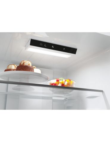 Candy Fresco CNCQ2T518EB De sine stătător 279 L E Negru